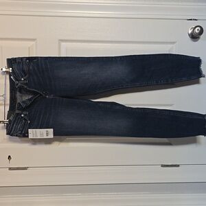 SILVER MOST WANTED SKINNY JEANS, MID RISE IN INDIGO SIZE 28 X 29"**